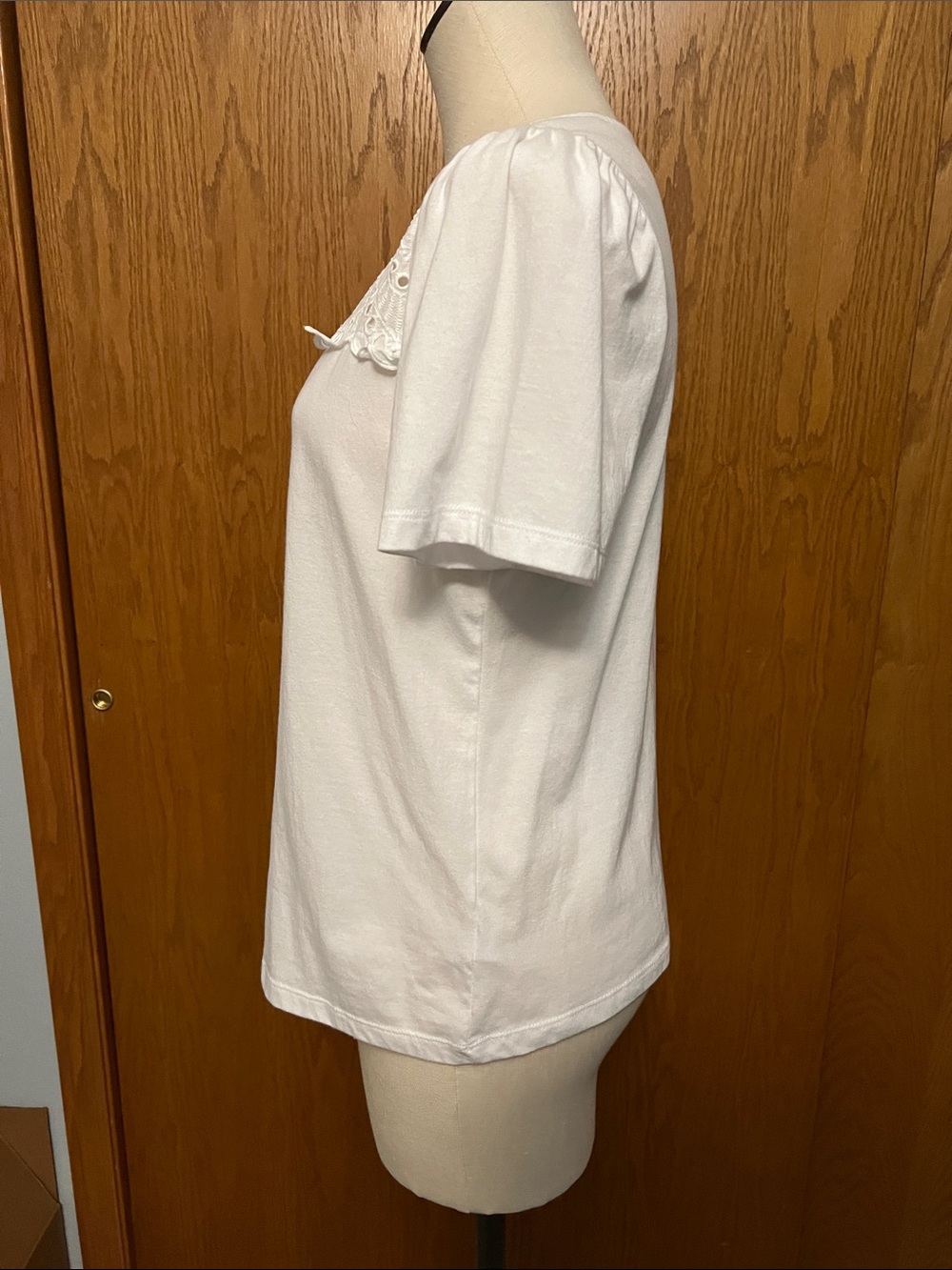 Liz Claiborne White Eyelet Yoke Short Sleeve Tee - Picture 4 of 6